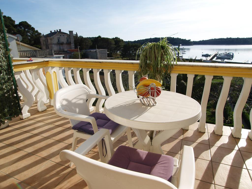 Guesthouse Mira Rab Town Chambre photo