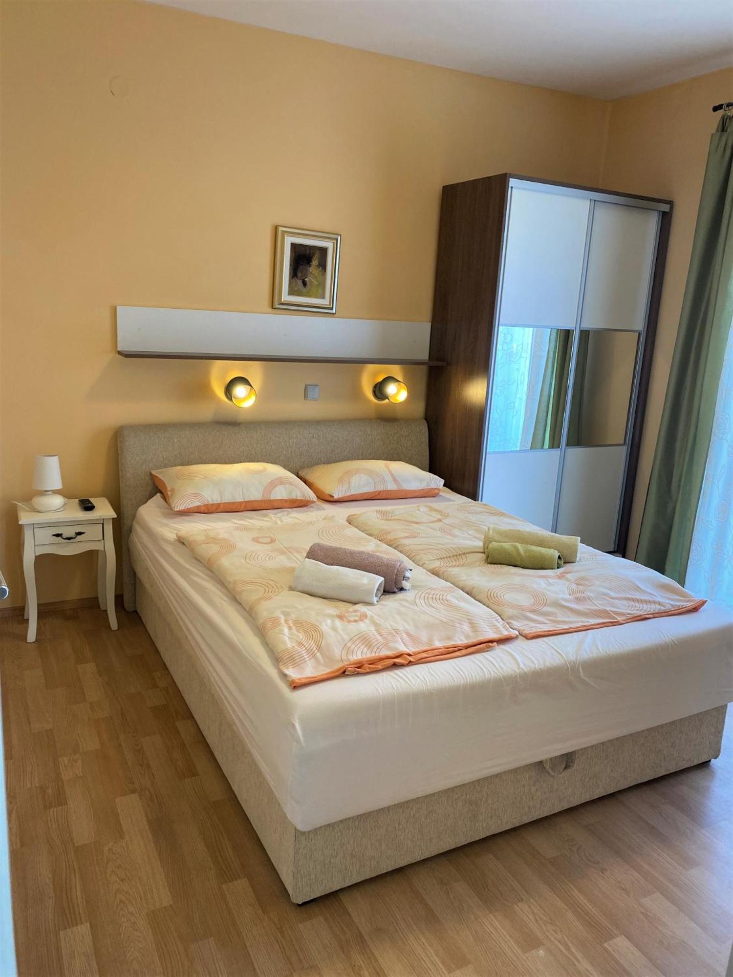 Guesthouse Mira Rab Town Chambre photo