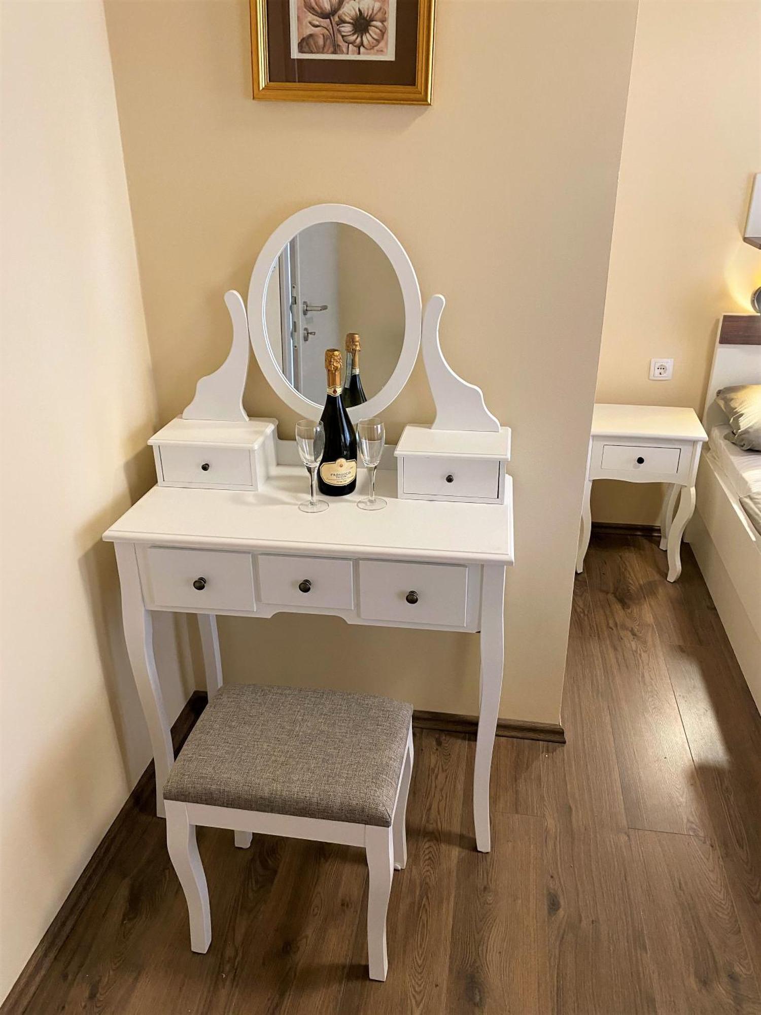 Guesthouse Mira Rab Town Chambre photo
