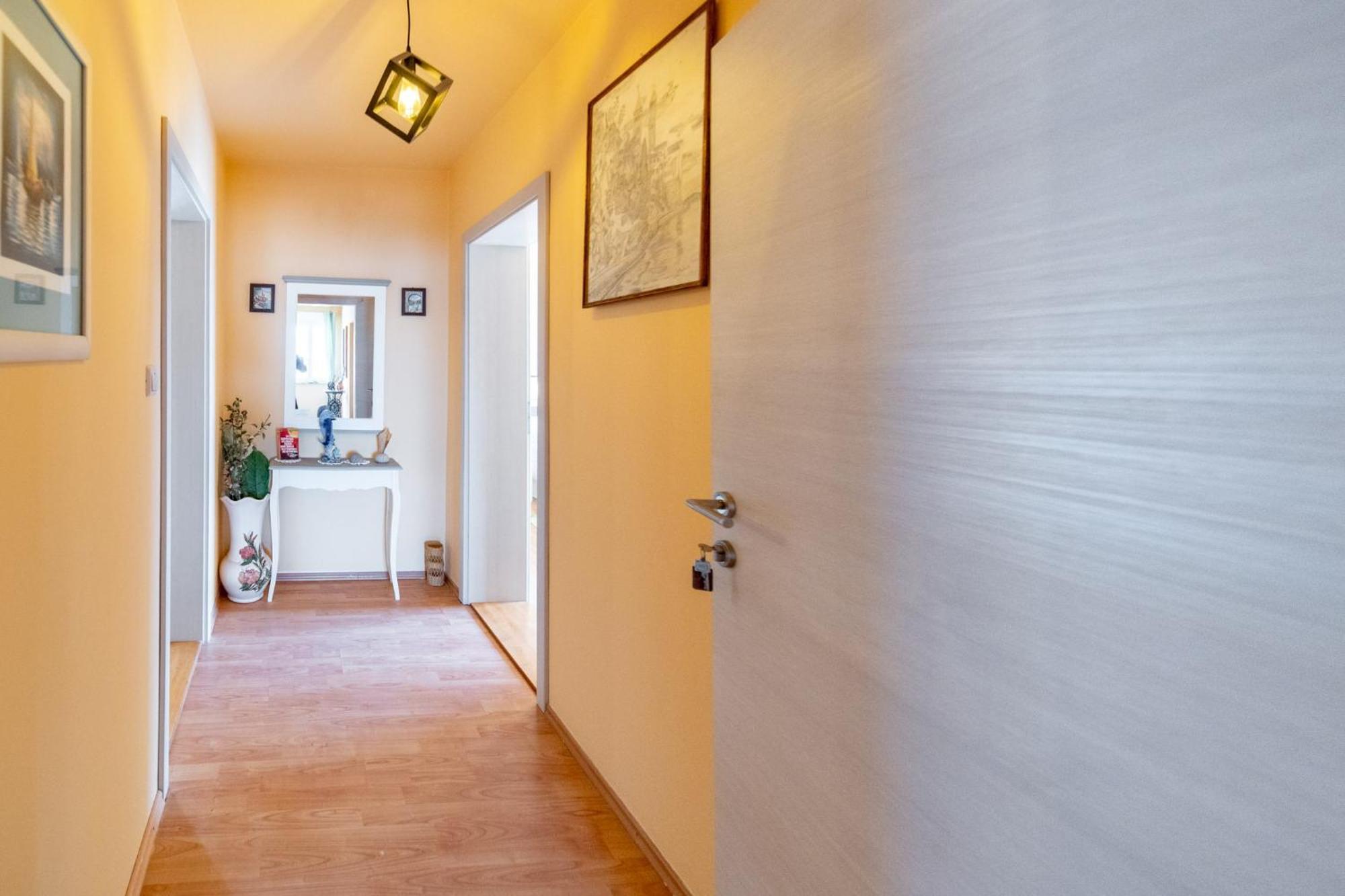 Guesthouse Mira Rab Town Chambre photo
