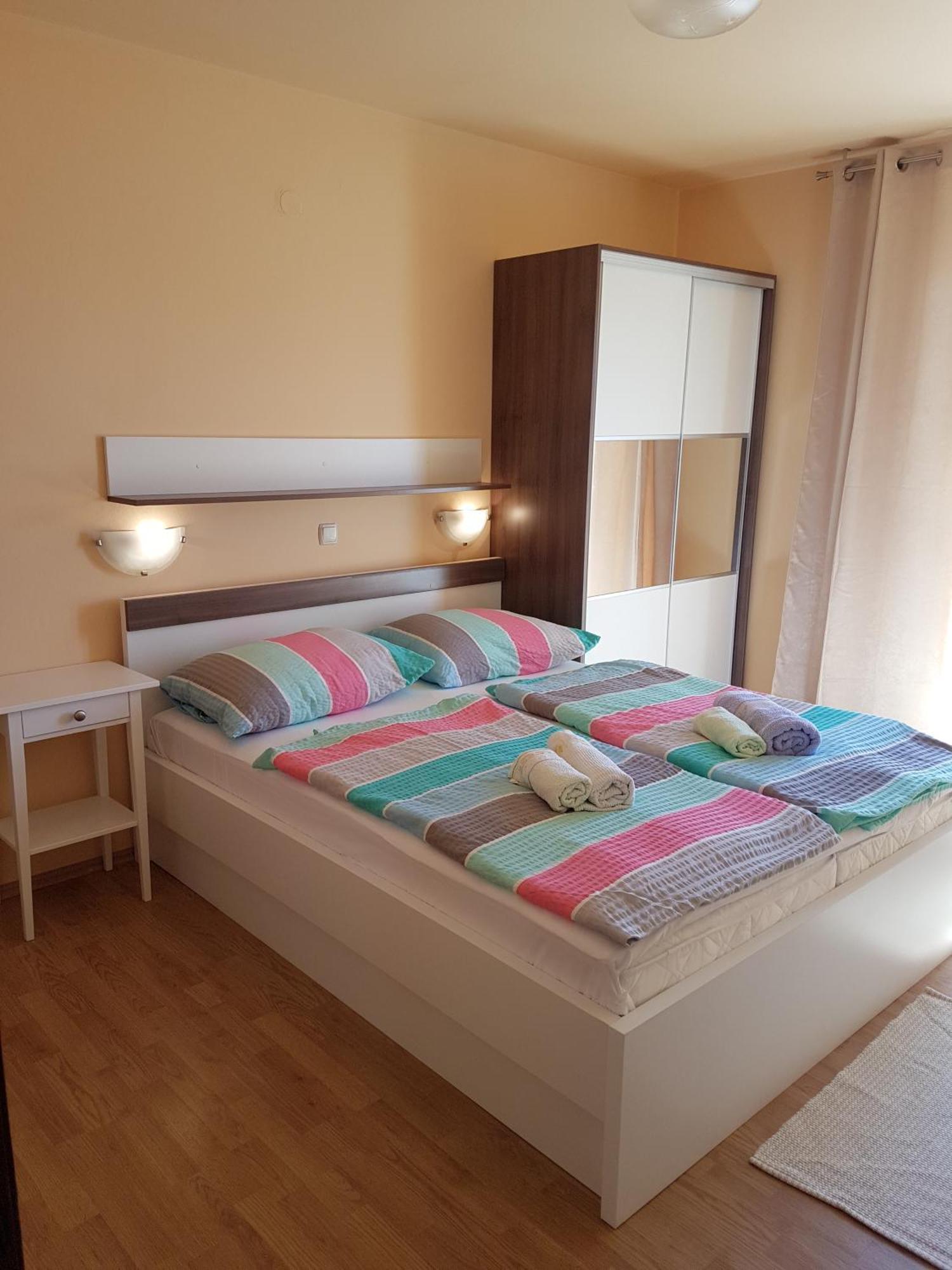 Guesthouse Mira Rab Town Chambre photo