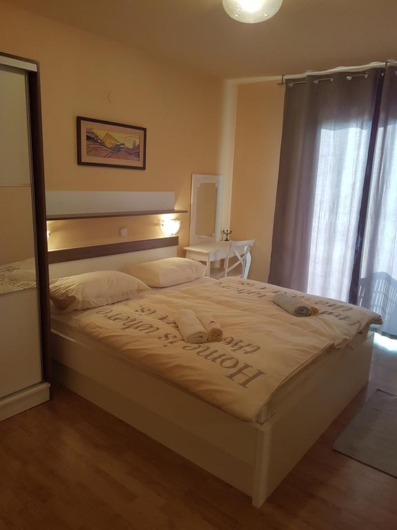 Guesthouse Mira Rab Town Extérieur photo